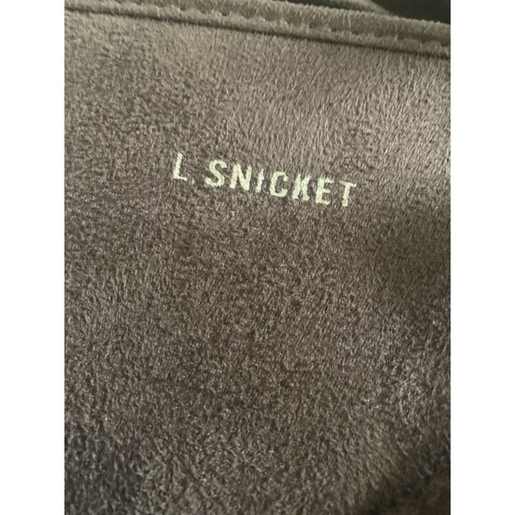 Lemony Snicket's Thanks for Visiting Stain'd -by-the-Sea Binder Briefcase Lot - Picture 7 of 16